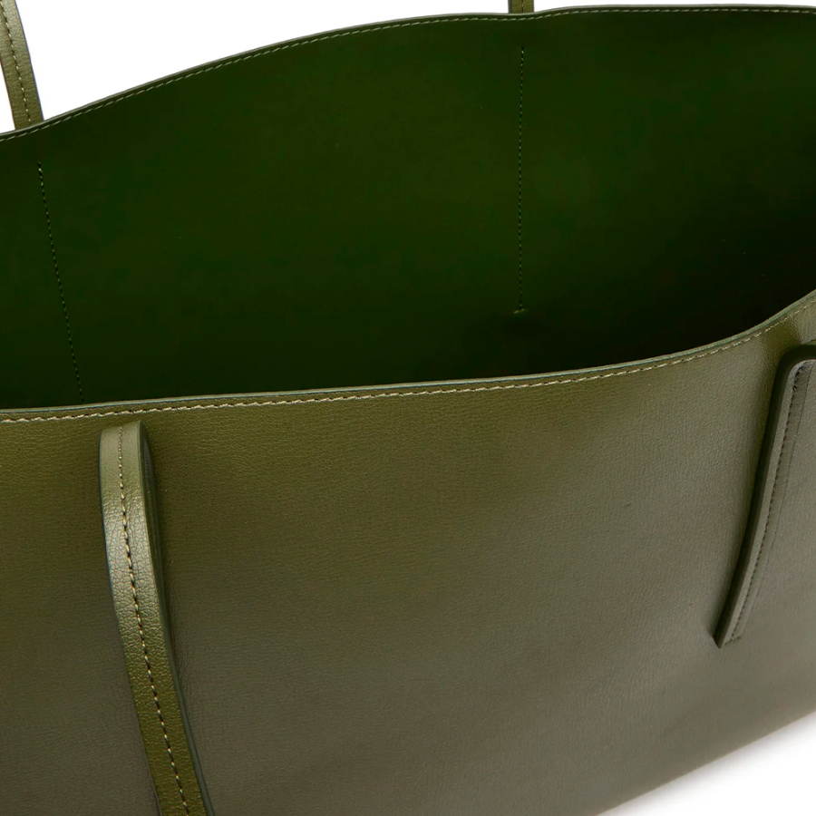 sac-fourre-tout-avec-logo-en-feuille-metallique sac-fourre-tout-avec-logo-en-feuille-metallique