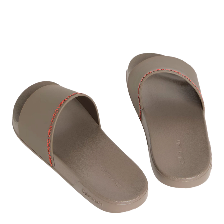 chinelo-com-logotipo-contornado chinelo-com-logotipo-contornado