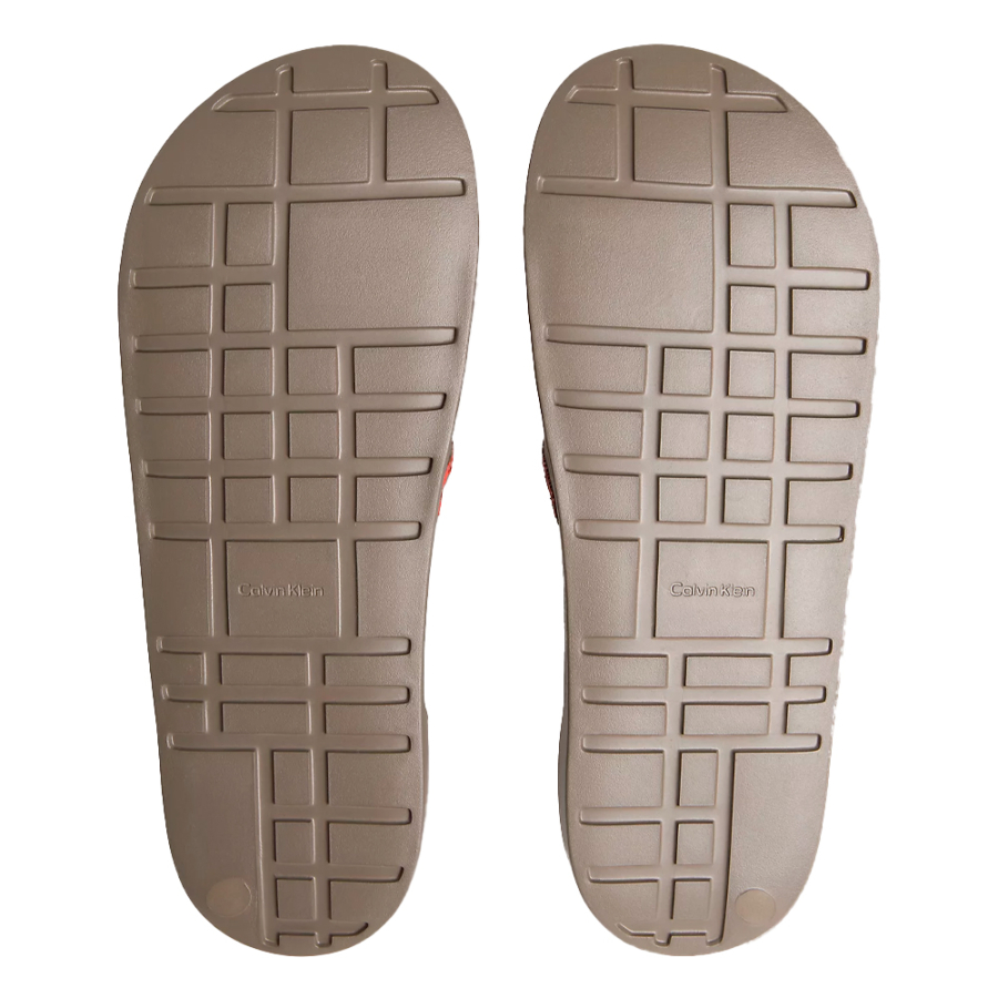 chanclas-contorneadas-con-logo