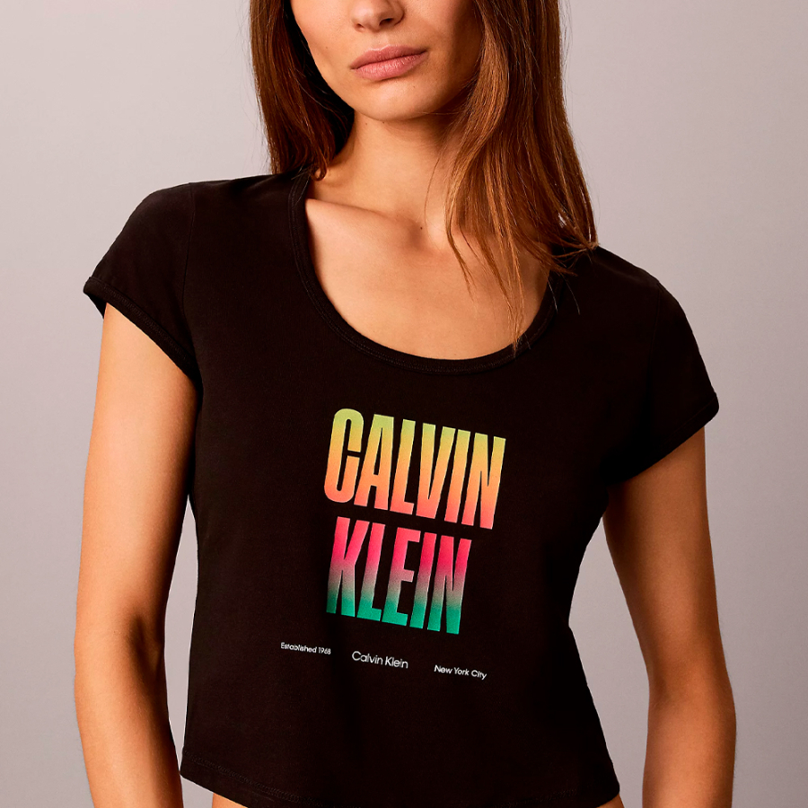 camiseta-slim-com-logo-orgulho