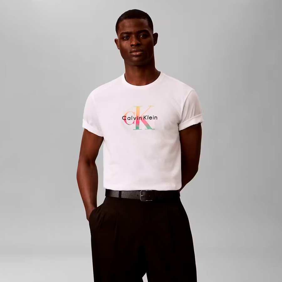 camiseta-con-monograma-pride