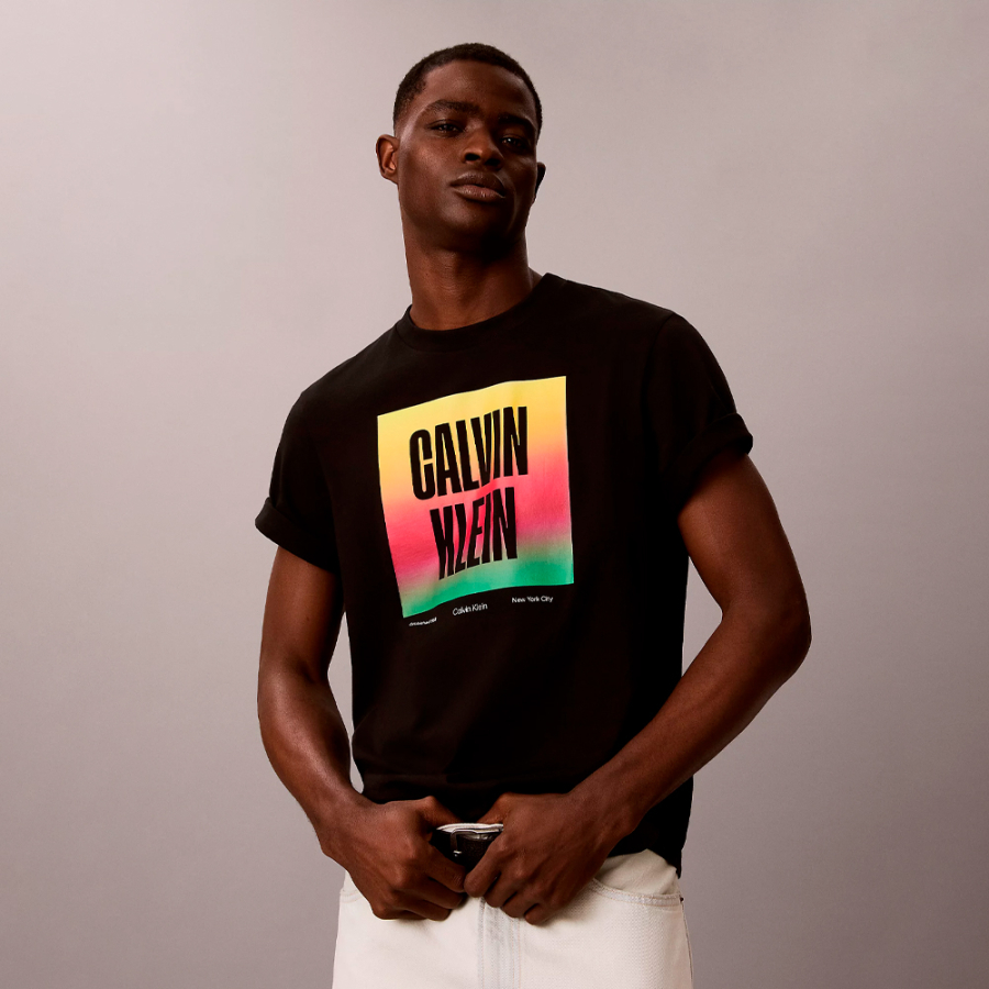 loose-fitting-t-shirt-with-logo-pride