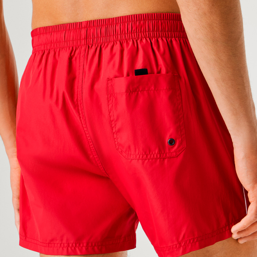 bermuda-badehose-mit-aufgedrucktem-logo bermuda-badehose-mit-aufgedrucktem-logo