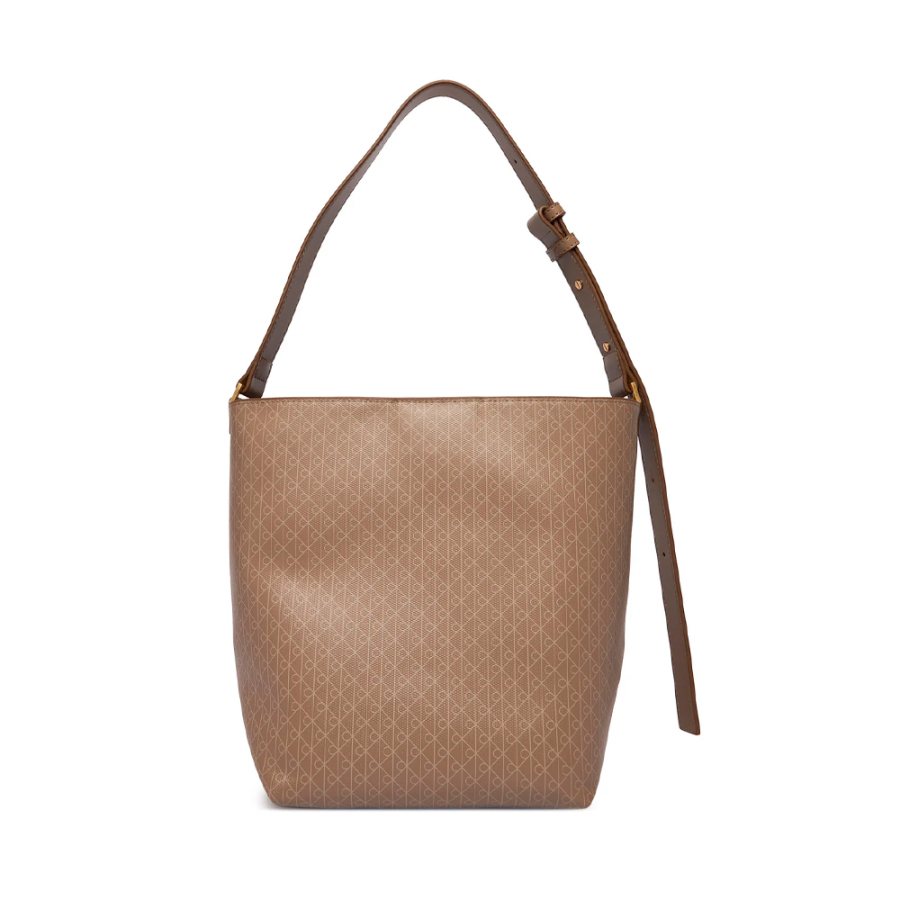 bolsa-tipo-saco-com-o-logotipo-iconico-estampado-por-toda-a-peca
