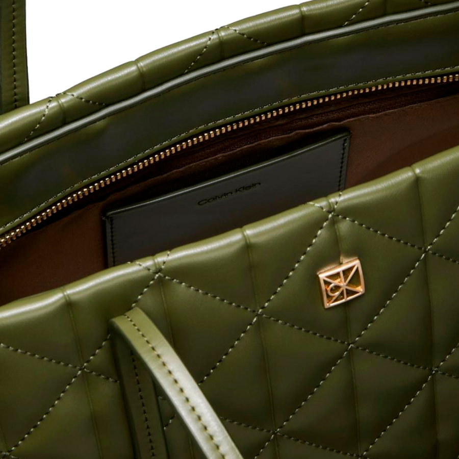 bolso-tote-pequeno-logo-emblematico-acolchado