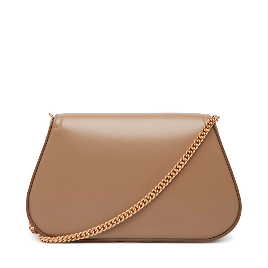 bolso-curvo-con-correa-de-cadena bolso-curvo-con-correa-de-cadena