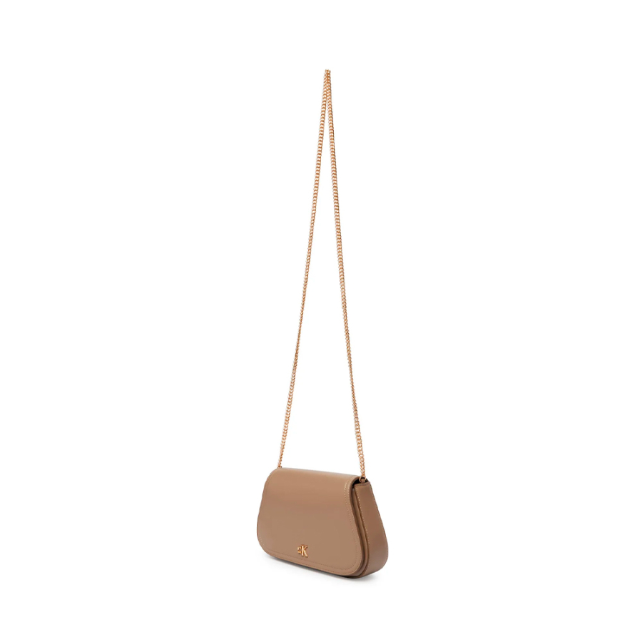 gebogene-handtasche-mit-kettenriemen gebogene-handtasche-mit-kettenriemen