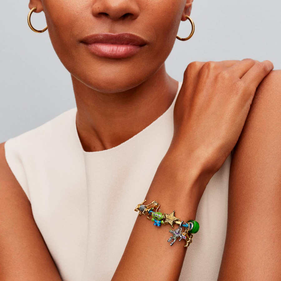 bracelet-en-cuir-disney-pixar-toy-story-sheriff-star-564605c01 bracelet-en-cuir-disney-pixar-toy-story-sheriff-star-564605c01
