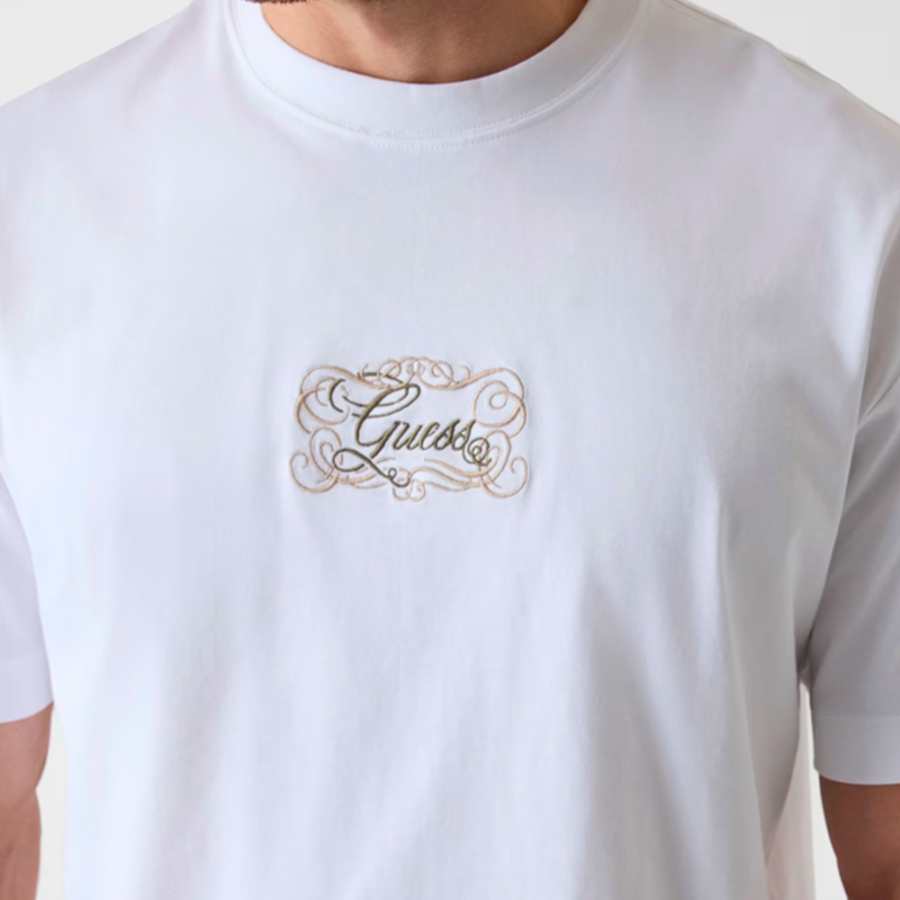 camiseta-con-logo-bordado