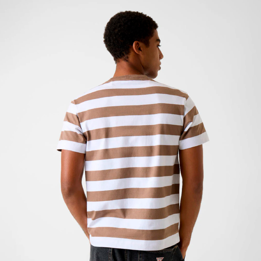 camiseta-listrada-com-logotipo camiseta-listrada-com-logotipo