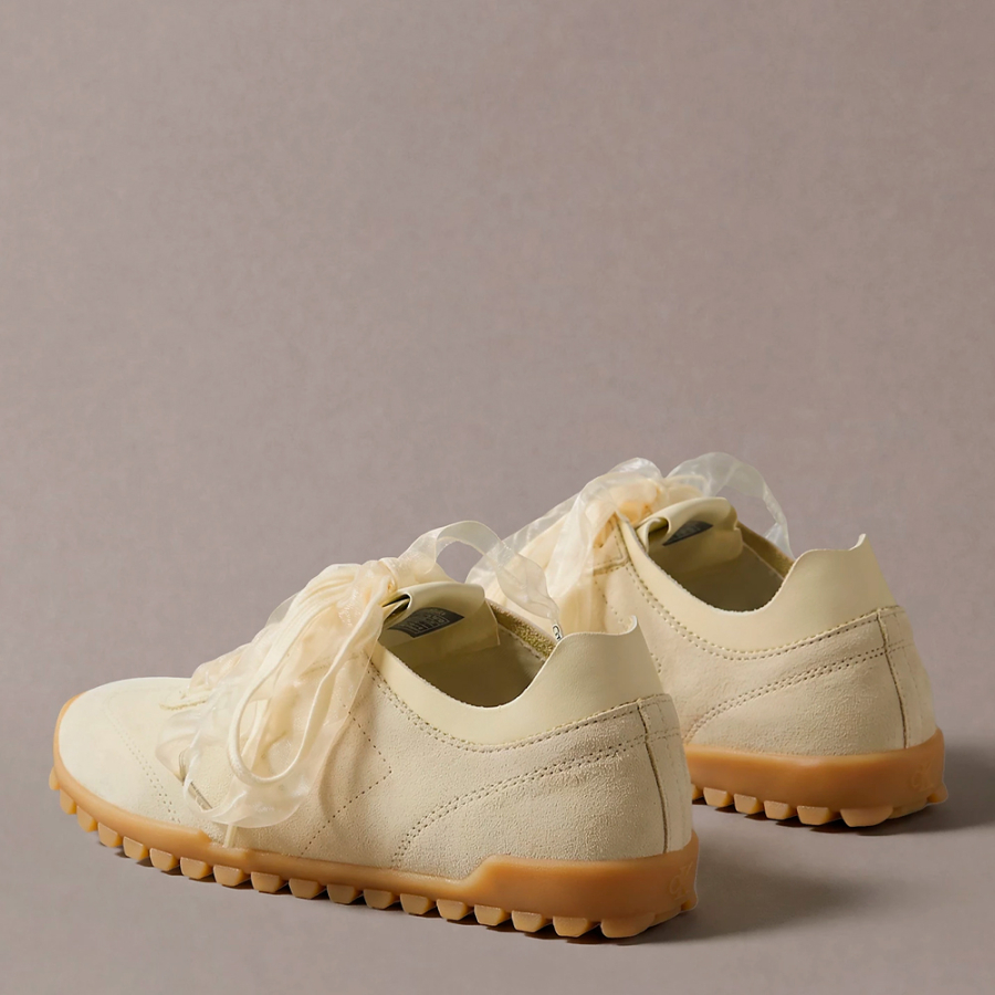tenis-de-corrida-em-camurca-com-organza