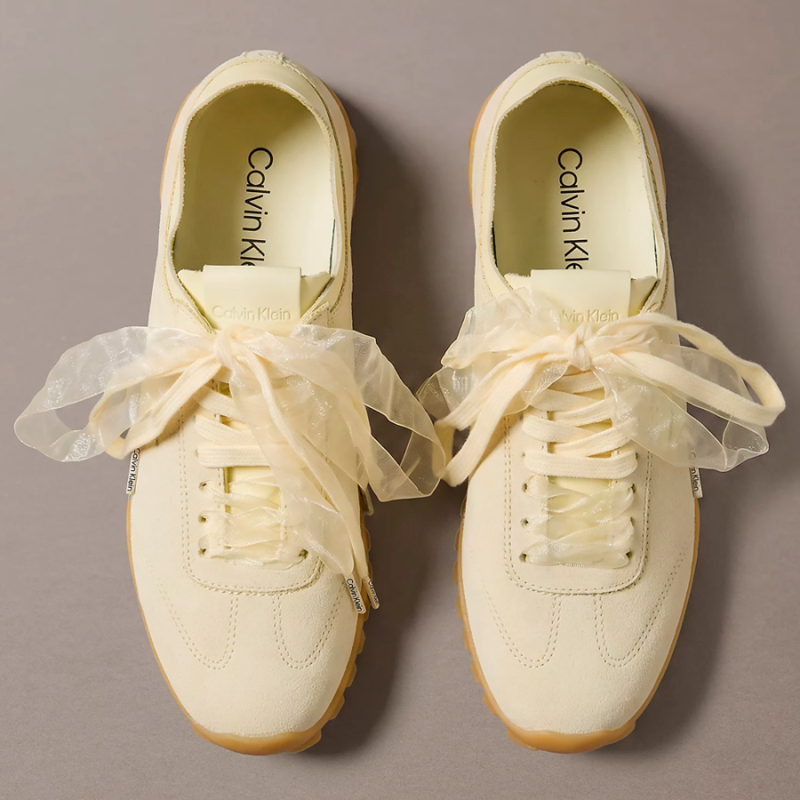 tenis-de-corrida-em-camurca-com-organza