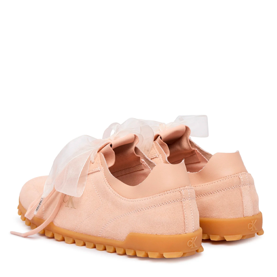 tenis-de-corrida-em-camurca-com-organza