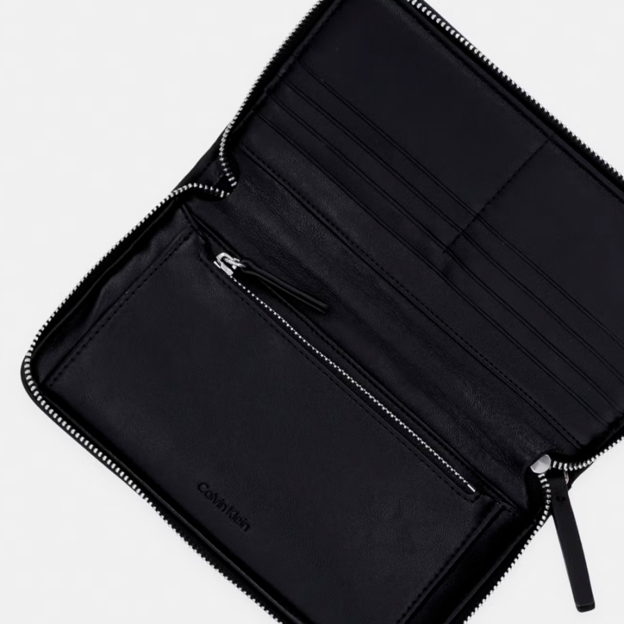 cartera-emblem-passport