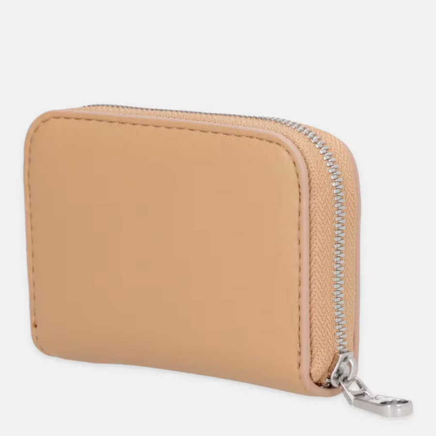 cartera-con-cremallera-y-monograma