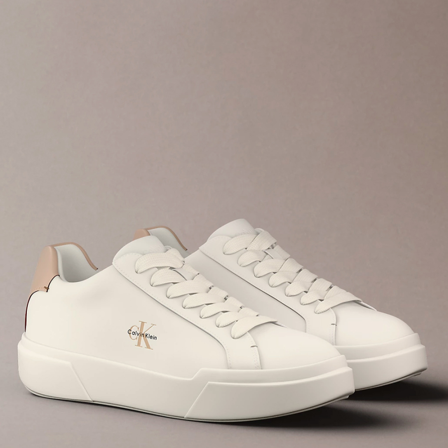 zapatillas-de-piel-con-logo-distintivo