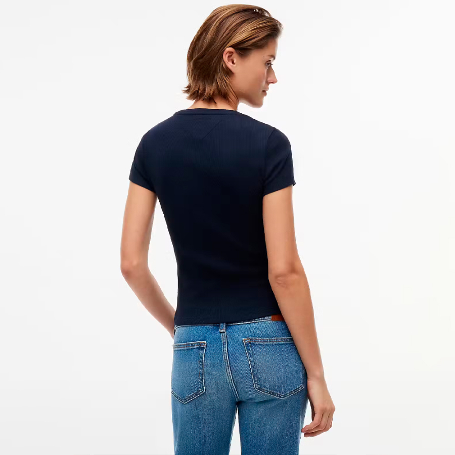 t-shirt-slim-essential-con-logo2