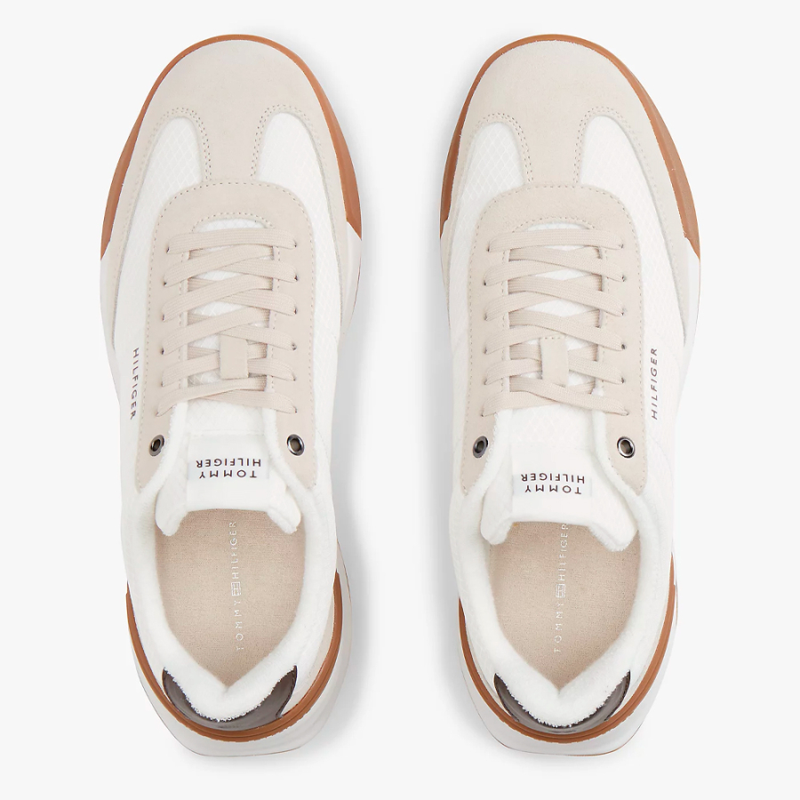 zapatillas-deportivas-con-mezcla-de-texturas