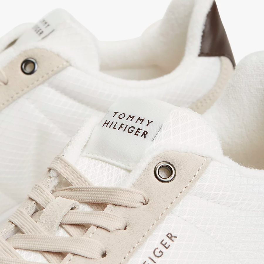 zapatillas-deportivas-con-mezcla-de-texturas