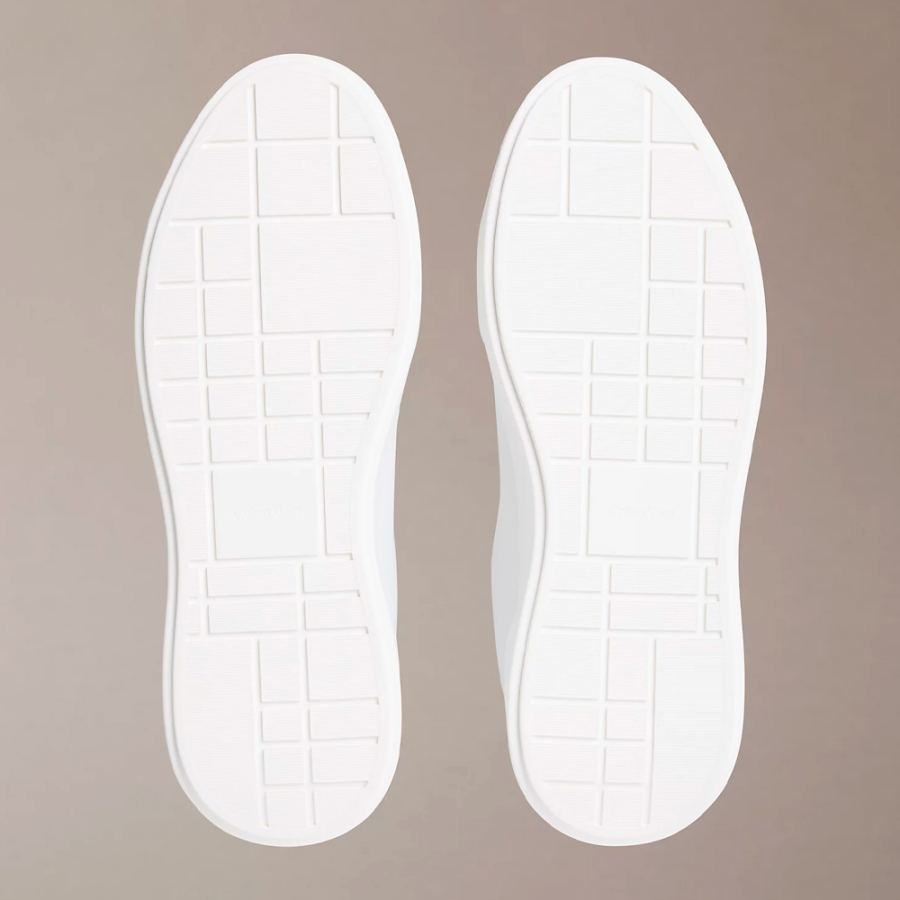 zapatillas-de-piel-con-logo-distintivo