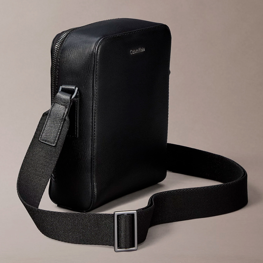reporter-bag-with-textured-iconic-logo reporter-bag-with-textured-iconic-logo