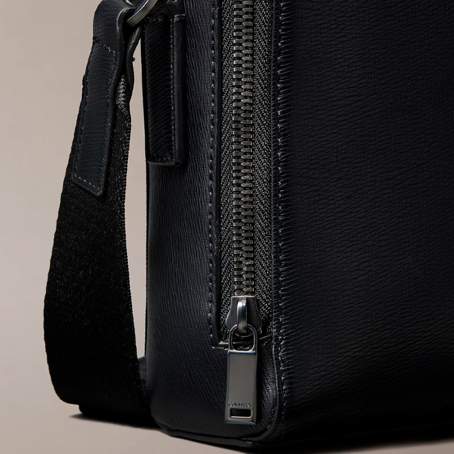 reporter-bag-with-textured-iconic-logo reporter-bag-with-textured-iconic-logo