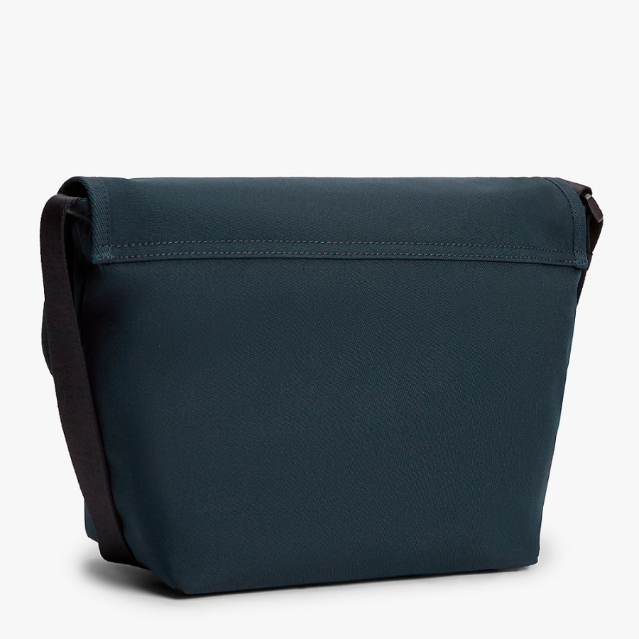 bolso-mensajero-essential-con-logo