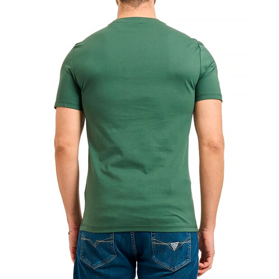 camiseta-con-logotipo-pequeno