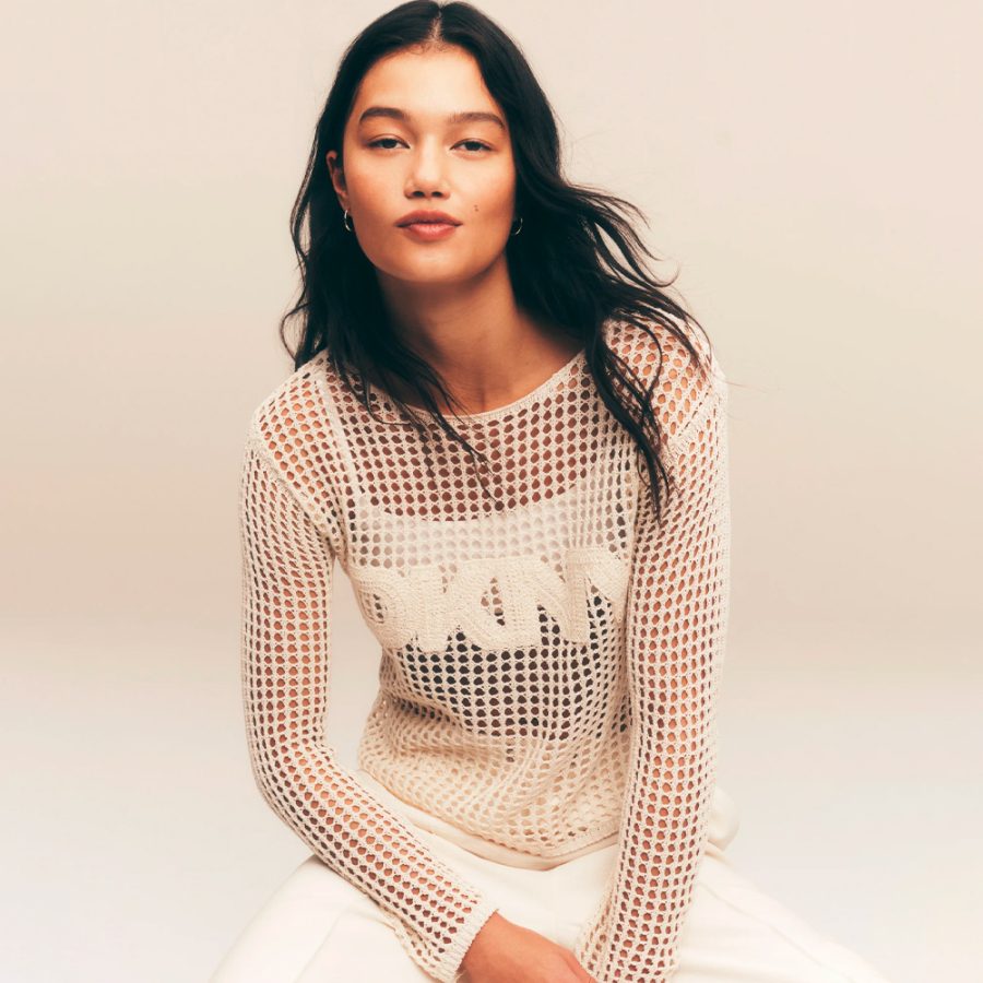 gehakelter-pullover-mit-logo-und-offenen-maschen gehakelter-pullover-mit-logo-und-offenen-maschen