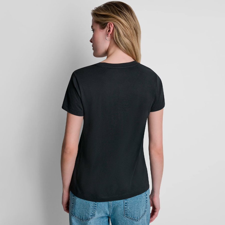 t-shirt-mit-gestapeltem-dkny-logo-im-zeitungsdruck t-shirt-mit-gestapeltem-dkny-logo-im-zeitungsdruck