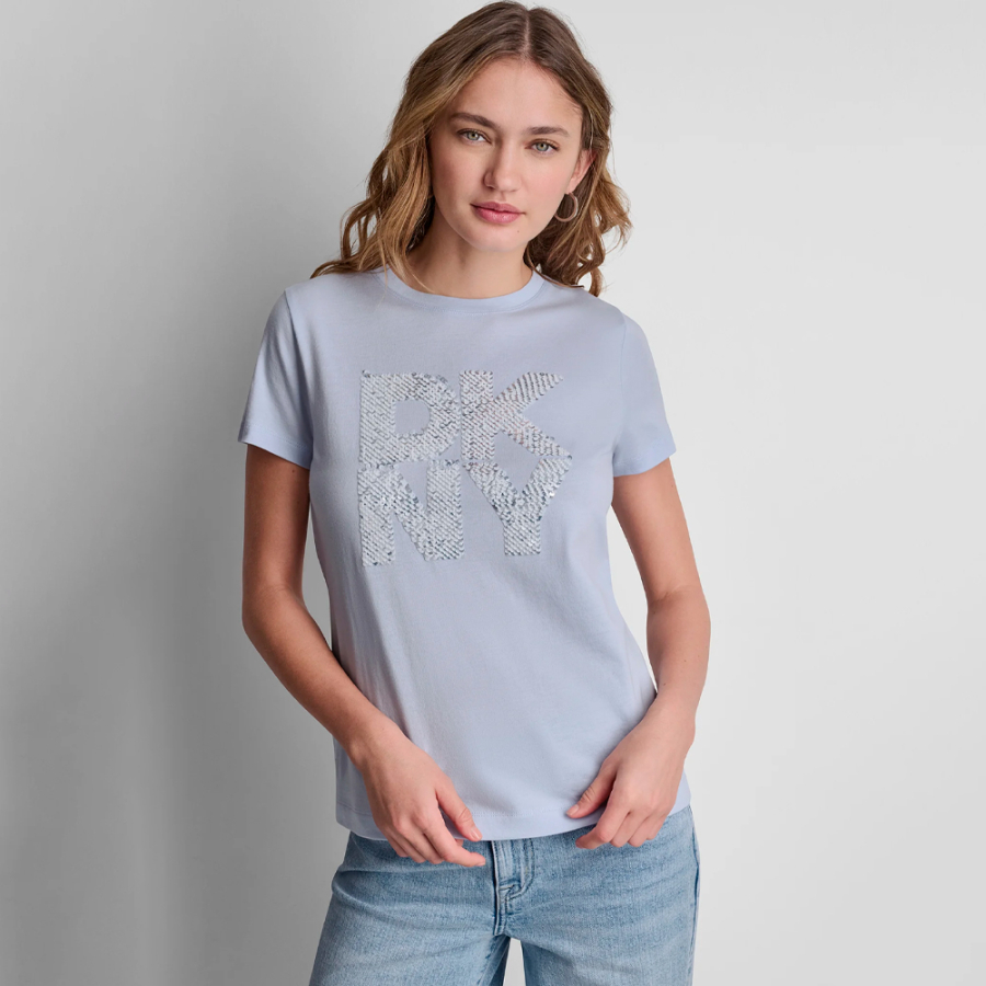 camiseta-com-logotipo-de-lantejoulas-empilhadas