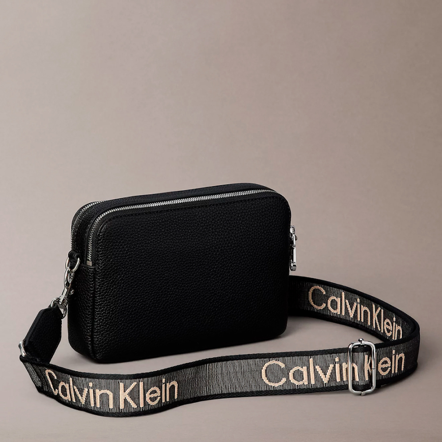 strap-camera-crossbody-bag