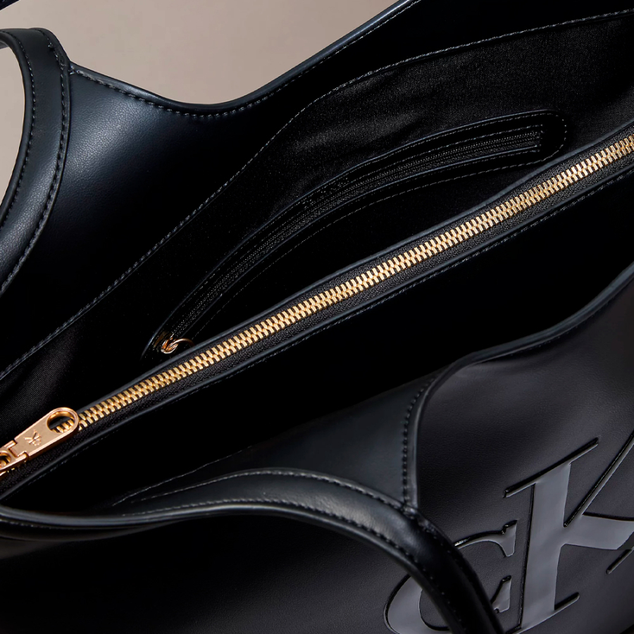 bolso-tote-con-monograma-grabado