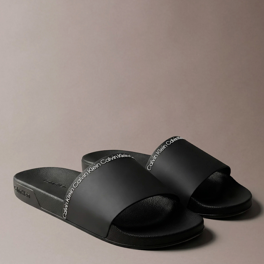 chanclas-contorneadas-con-logo