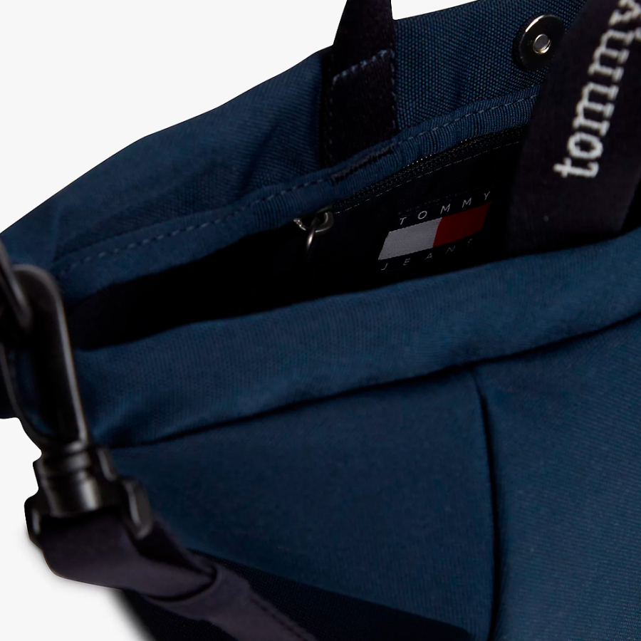 bolso-tote-cruzado-essential-con-logo