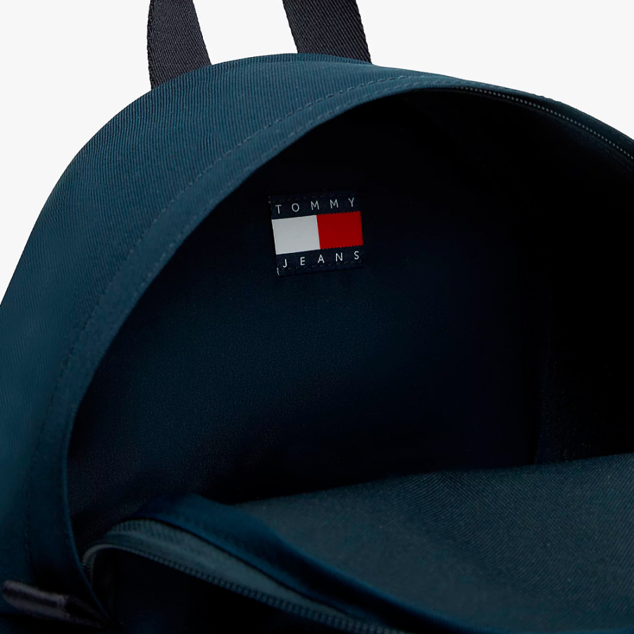mochila-essential-con-logo
