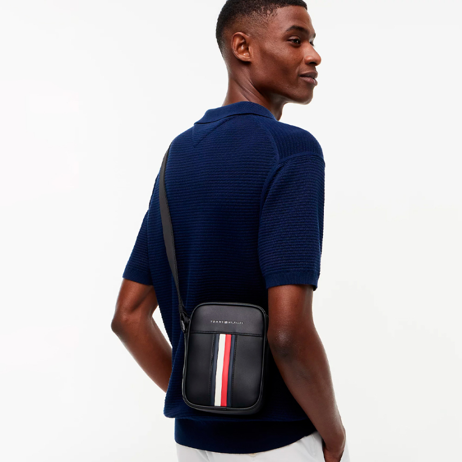 bolso-reporter-bandolera-con-cinta-distintiva bolso-reporter-bandolera-con-cinta-distintiva