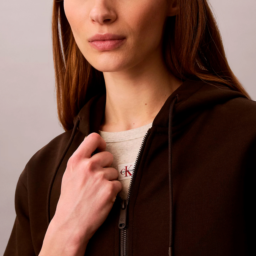 sudadera-cropped-con-capucha-cremallera-y-logo sudadera-cropped-con-capucha-cremallera-y-logo