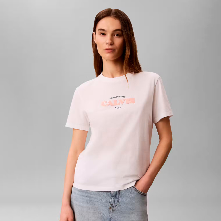 t-shirt-mit-klassischem-resort-logo