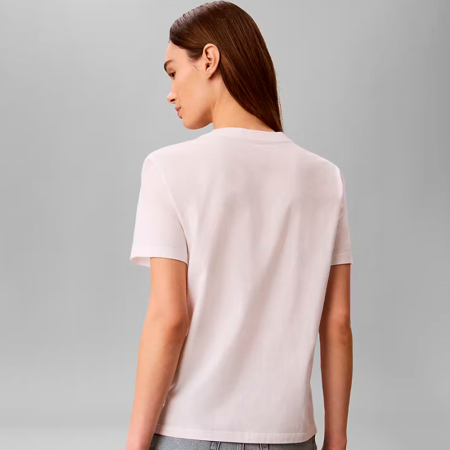 camiseta-com-logotipo-de-resort-classico