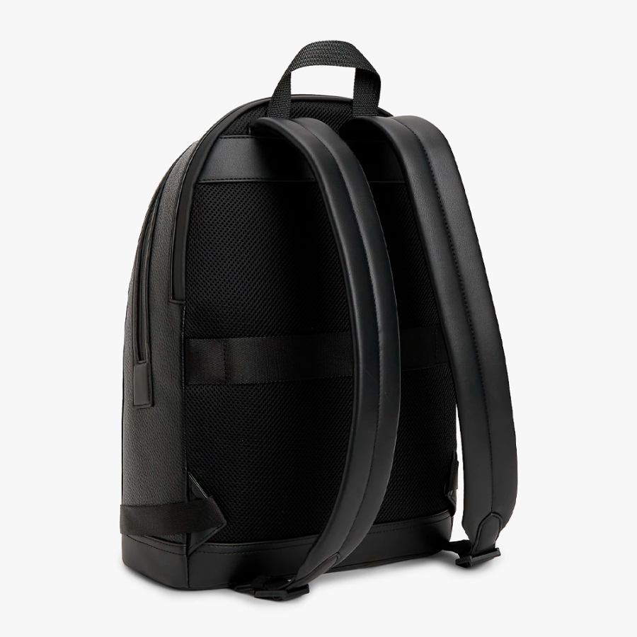 backpack-with-badge-and-distinctive-ribbon backpack-with-badge-and-distinctive-ribbon