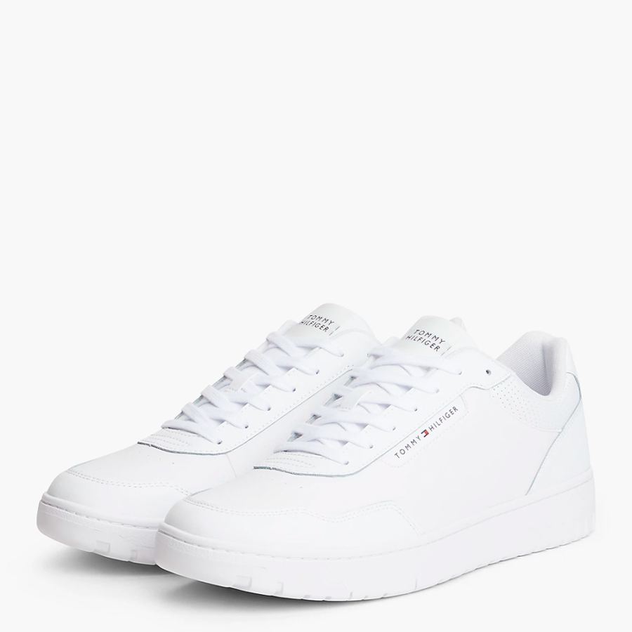 tenis-com-sola-de-couro-e-tachas-finas tenis-com-sola-de-couro-e-tachas-finas