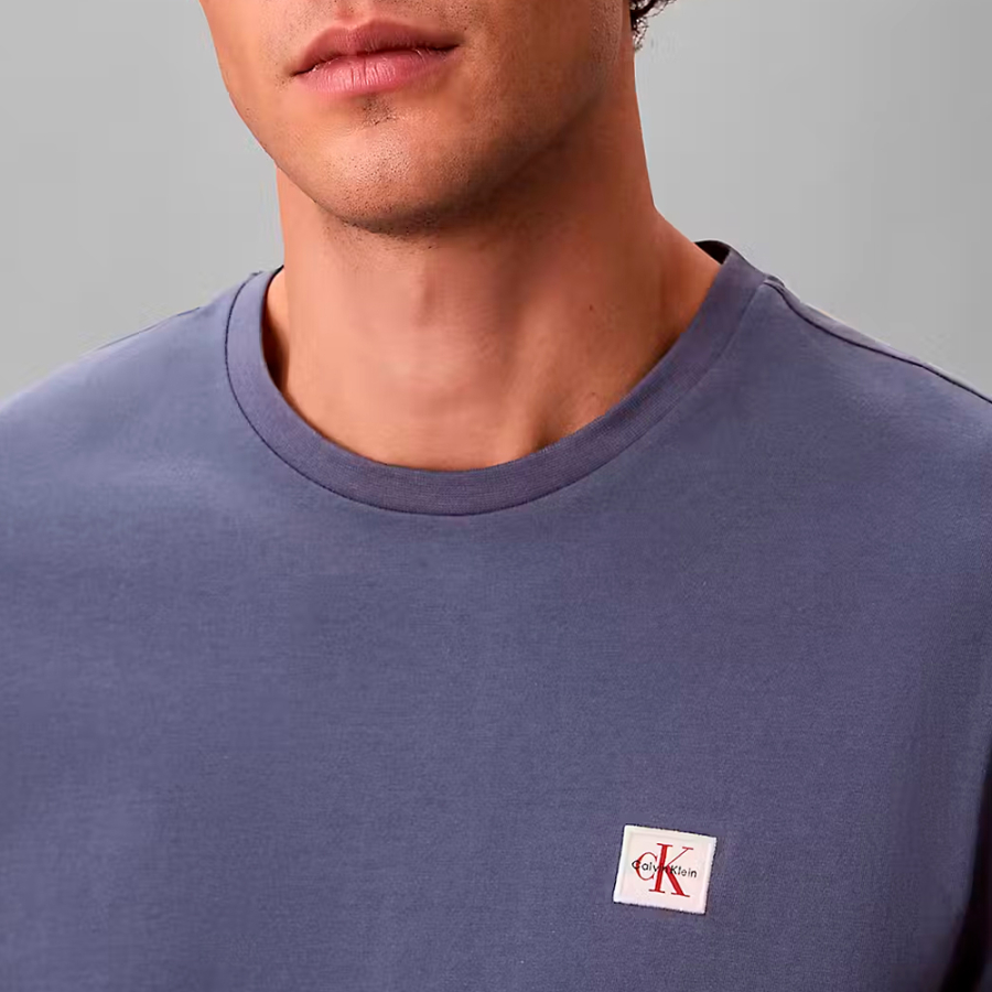 camiseta-con-monograma-y-logo camiseta-con-monograma-y-logo