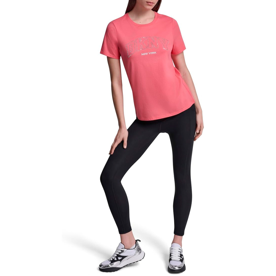 camiseta-varsity-ny-com-logo-na-manga-e-modelagem-relaxada