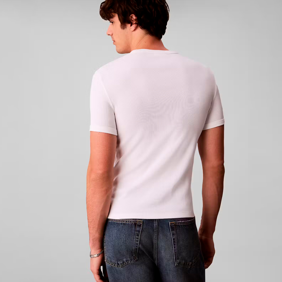 camiseta-rib-slim-com-etiqueta-tecida