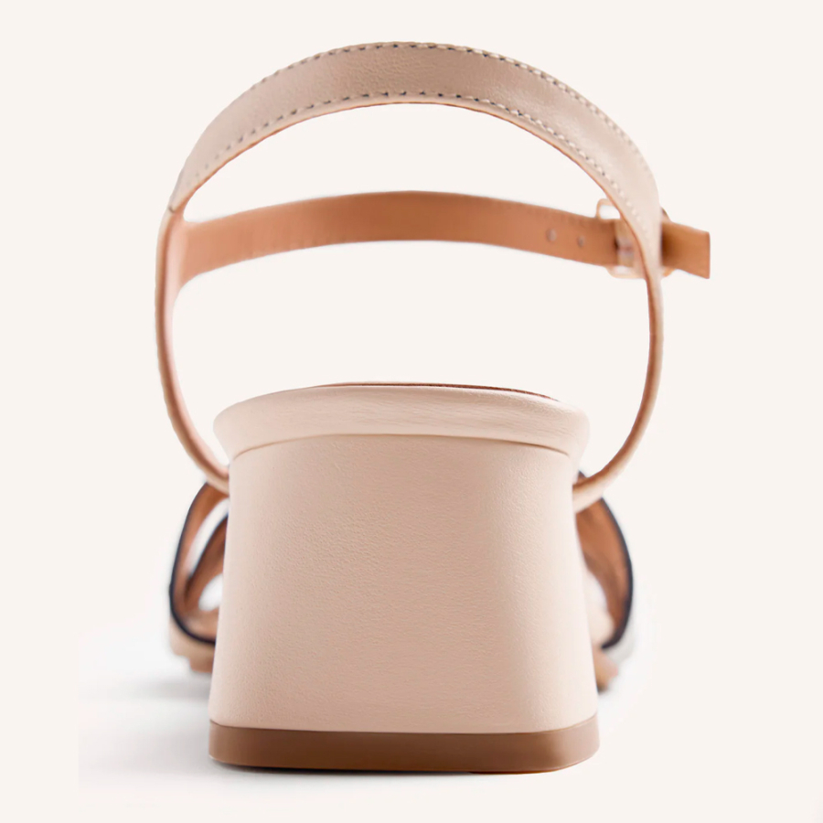 sandalias-bais-de-couro-com-salto-e-tachas sandalias-bais-de-couro-com-salto-e-tachas