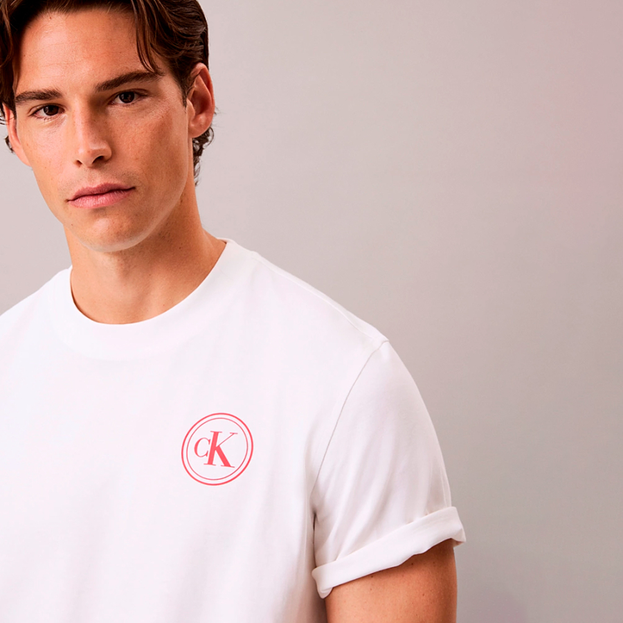camiseta-con-logo-universitario