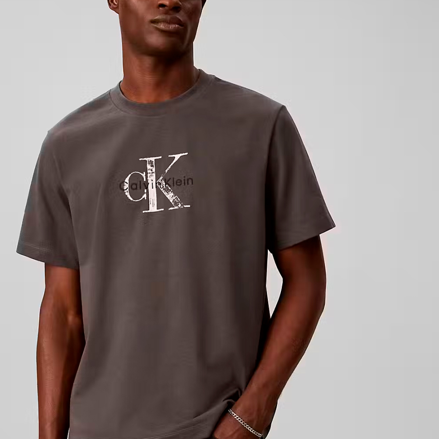 t-shirt-con-logo-effetto-antiscuto t-shirt-con-logo-effetto-antiscuto