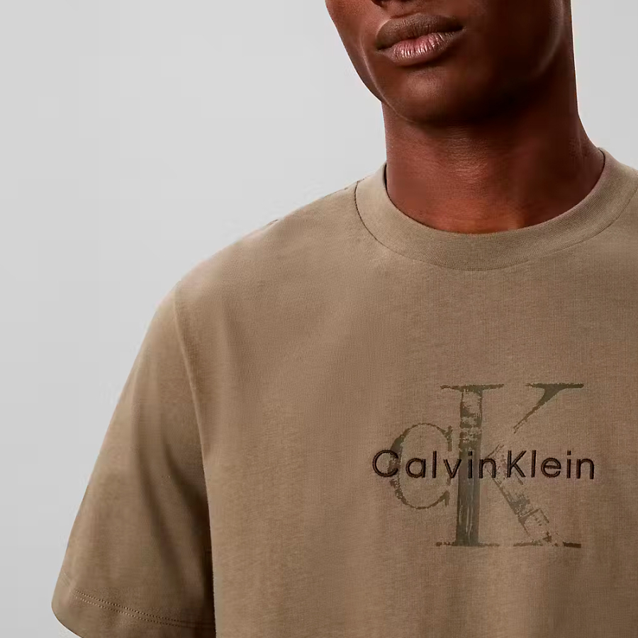 t-shirt-con-logo-effetto-antiscuto t-shirt-con-logo-effetto-antiscuto