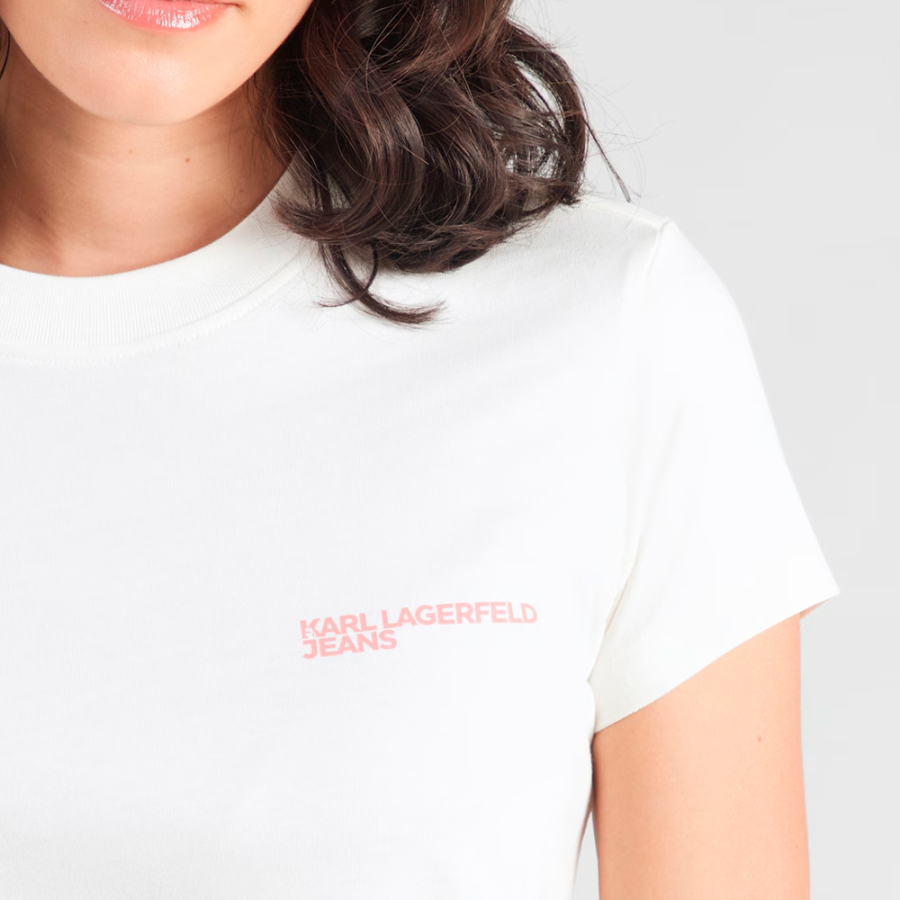 schmal-geschnittenes-t-shirt